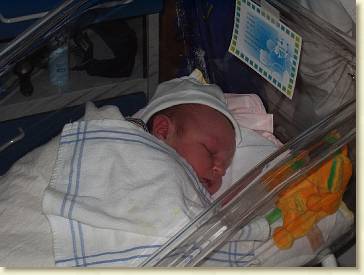 20040917-01 Voor het eerst in zijn ZH-wiegje